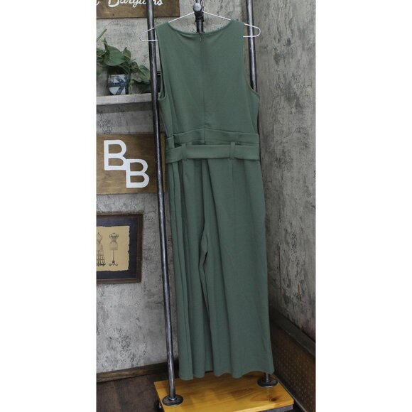 NWT Bar III Womens Sleeveless Crewneck Tie-Waist Jumpsuit Palmetto Green PL - Picture 2 of 3